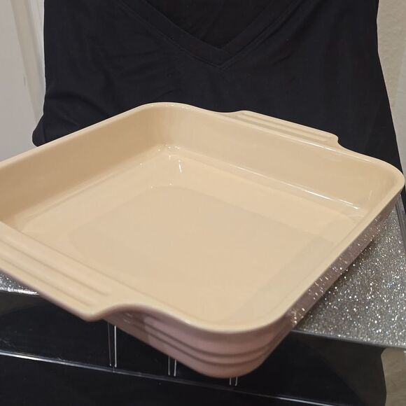 Le Creuset 23cm Square Baking Dish- Chiffon Pink - Picture 5 of 8
